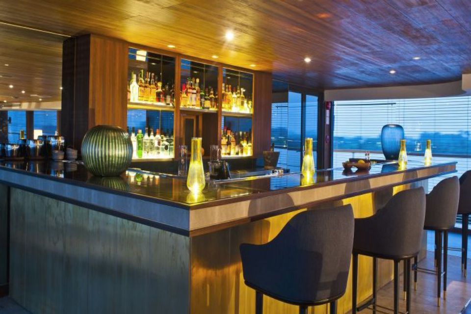 bar