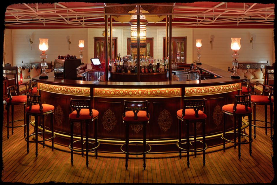 bar