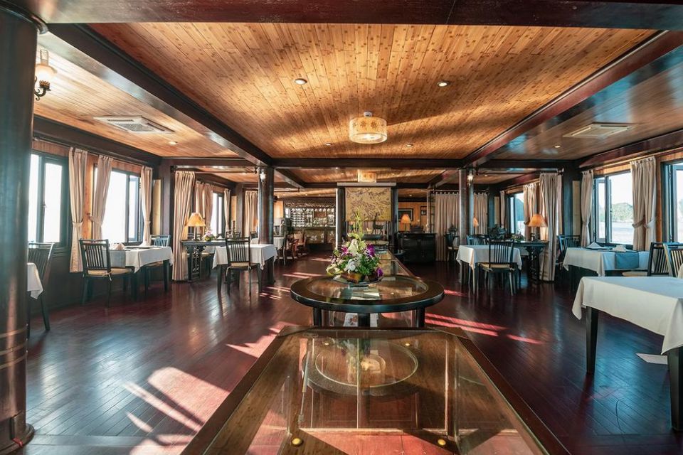restaurant-jasmine-cruise-3-days-2-nights-2