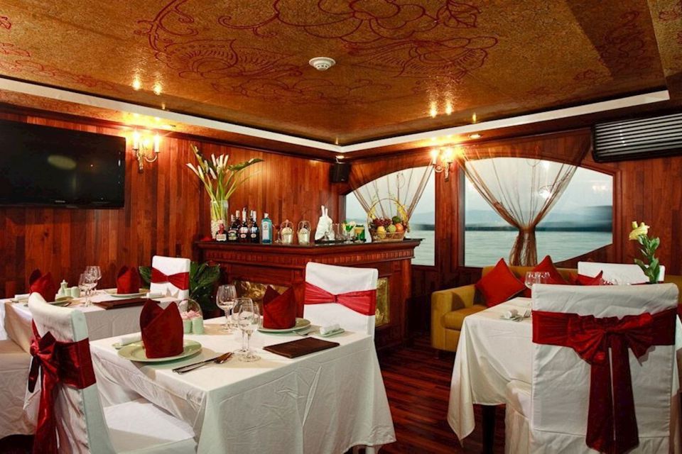 restaurant-valentine-premium-cruise-3-days-2-nights-1