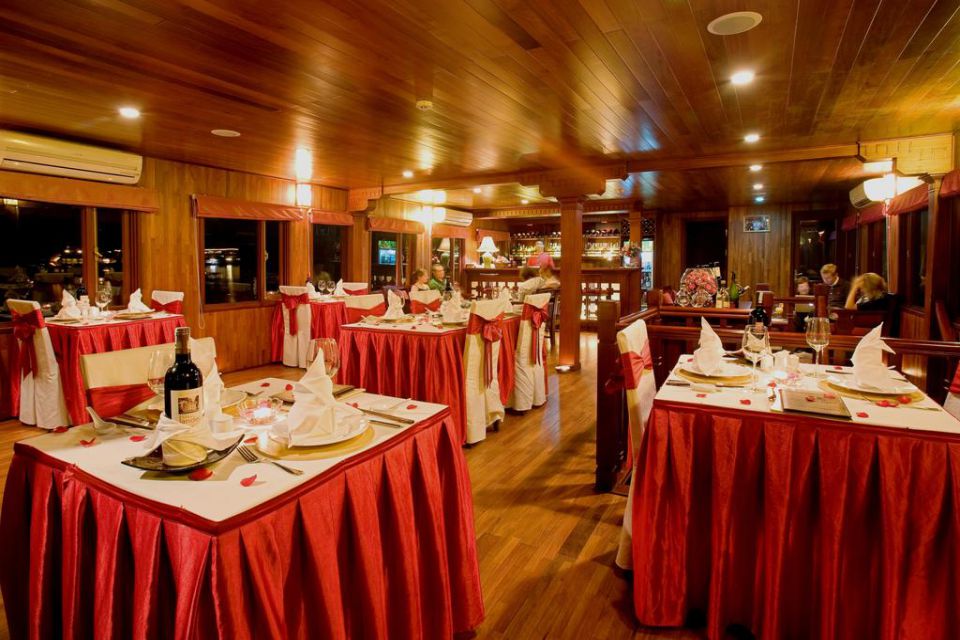 restaurant-valentine-cruise-2-days-1-night-1