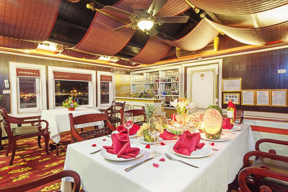 restaurant-white-dolphin-cruise-3-days-2-nights