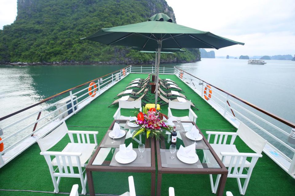 sundek-white-dolphin-cruise-3-days-2-nights