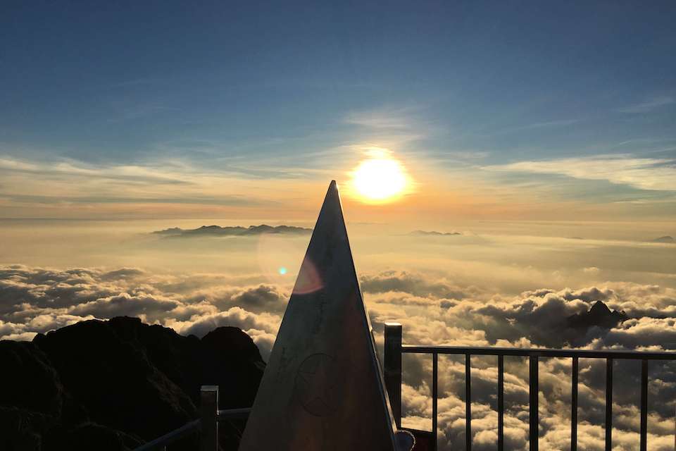 960-cable-system-at-fansipan-peak