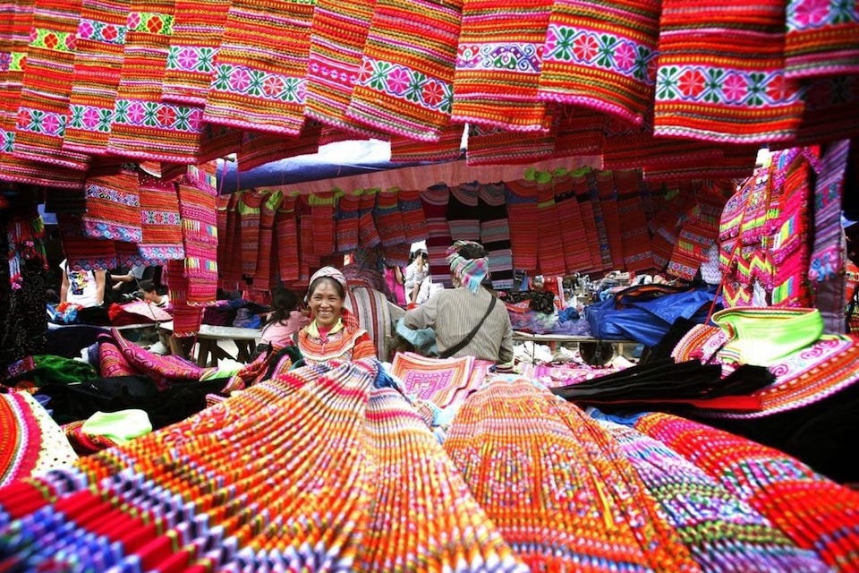 960-handicrafts-at-bac-ha-market