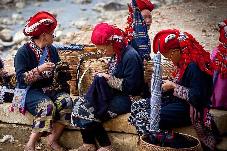 960-red-dao-people