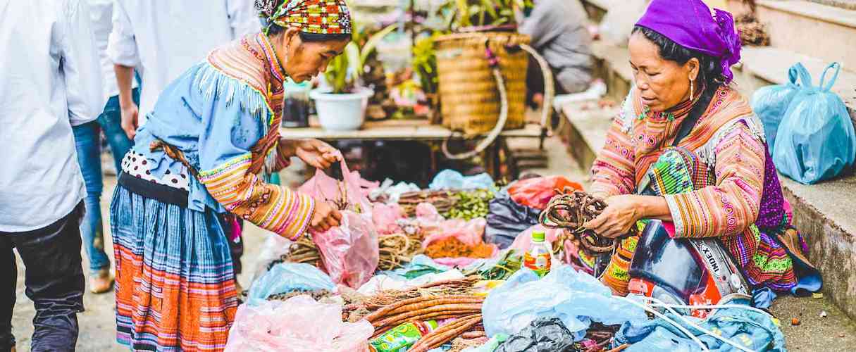 Can Cau - Bac Ha market tour 2D3N by train