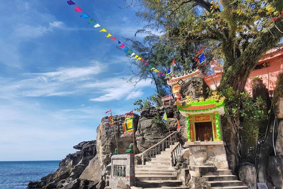 dinh-cau-temple-phu-quoc-getaway-5days-2