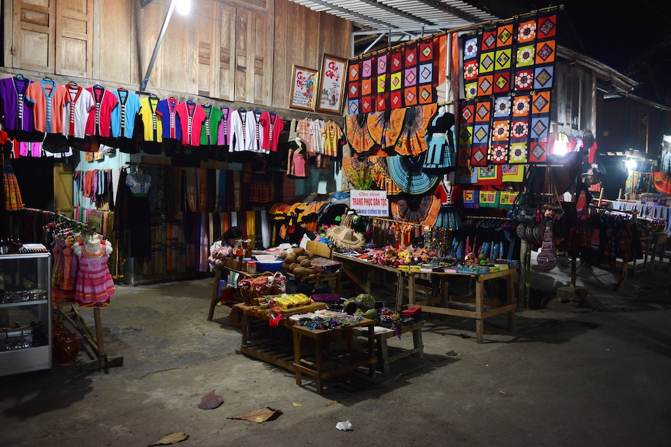 mai-chau-market