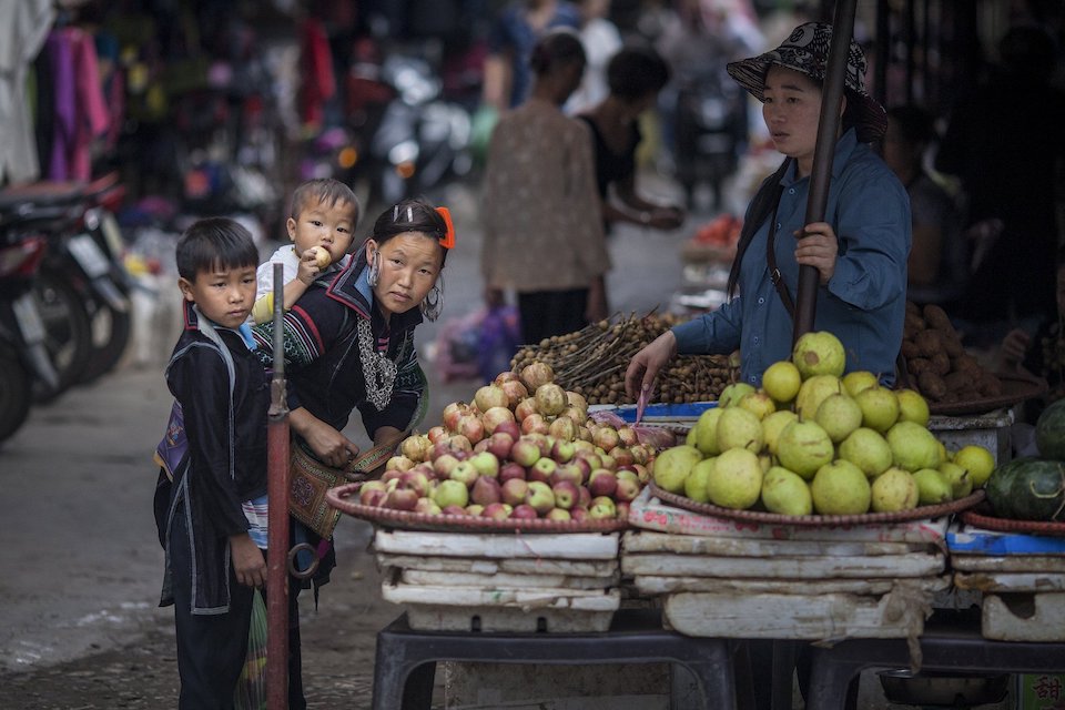 sapa-easy-trek-bac-ha-market-2d3n-2