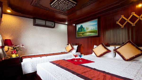 1 night boat + 1 night hotel 3*/Viet Bungalow