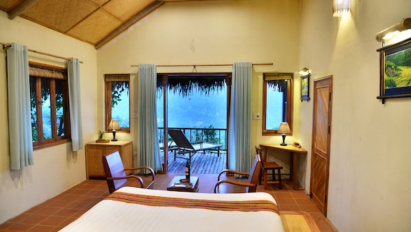 Deluxe valley-front pool room